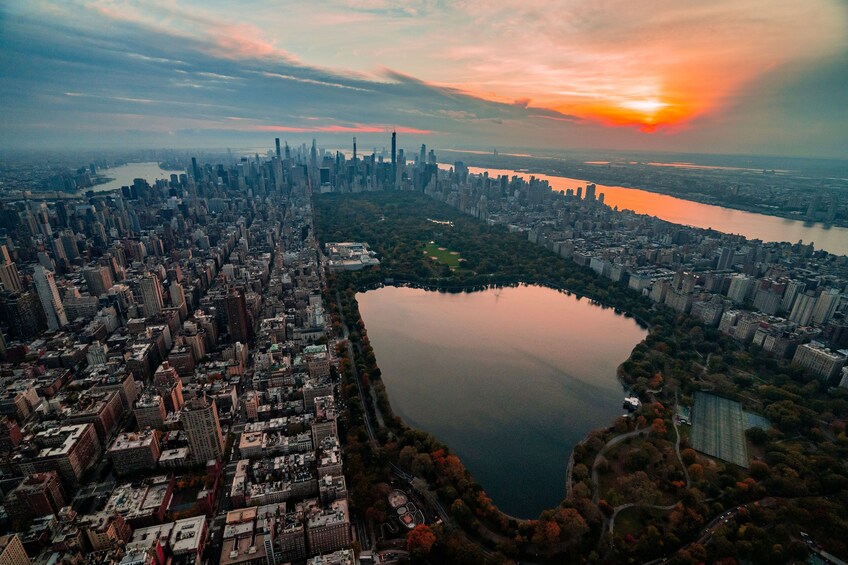 Private NYC Helicopter Tour From Westchester (3-5 People)