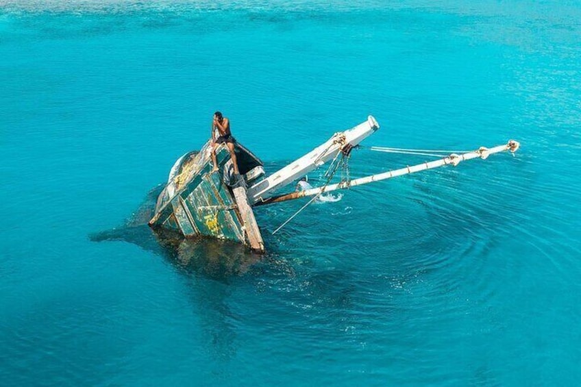 Maafushi: Ship wreck & Nurse shark snorkeling with Dolphin watching
