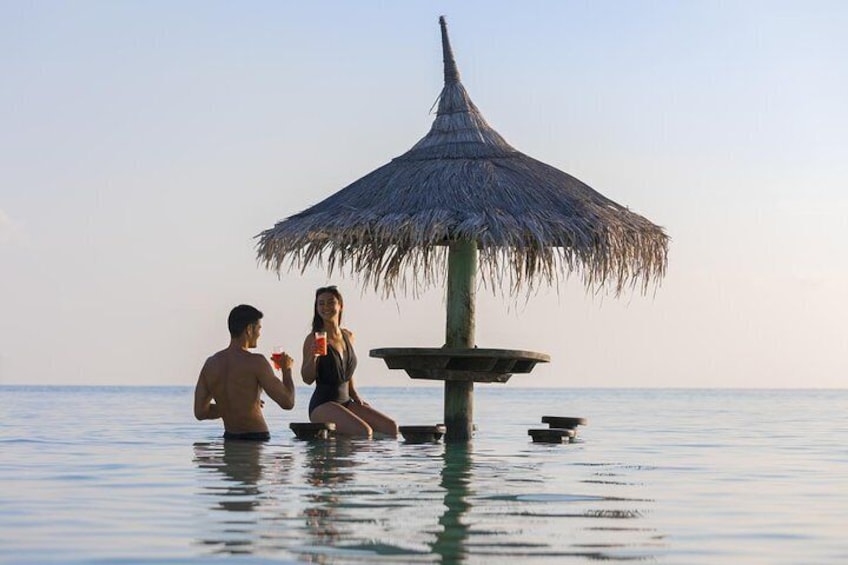 Maafushi: Centara Ras Fushi resort day trip