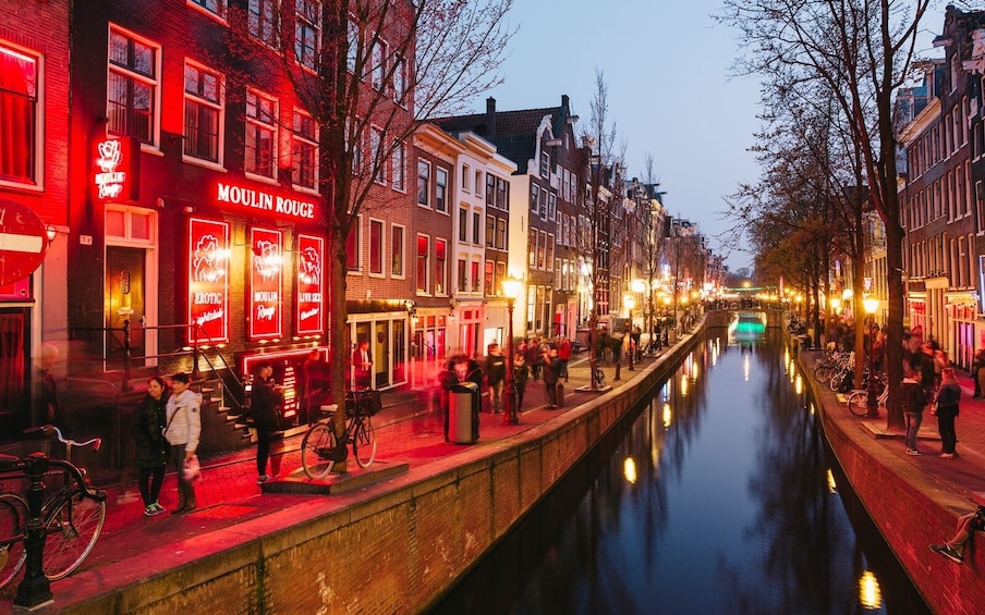 Amsterdam Red Light District: Offbeat Self-Guided Tour