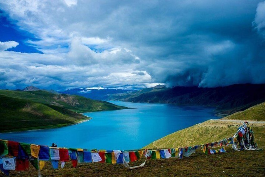 8-Day Small Group Lhasa, Everest Base Camp and Yamdrotso Lake Tour from Beijing