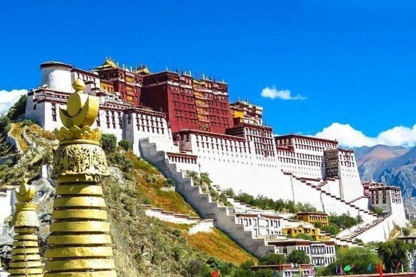 3-Day Private Tibet Tour from Xiamen: Lhasa, Yamdrok Lake and Khampa La Pass