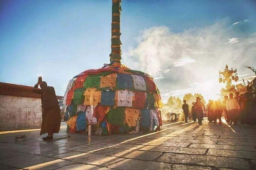 3-Day Private Tibet Tour from Zhuhai: Lhasa, Yamdrok Lake and Khampa La Pass