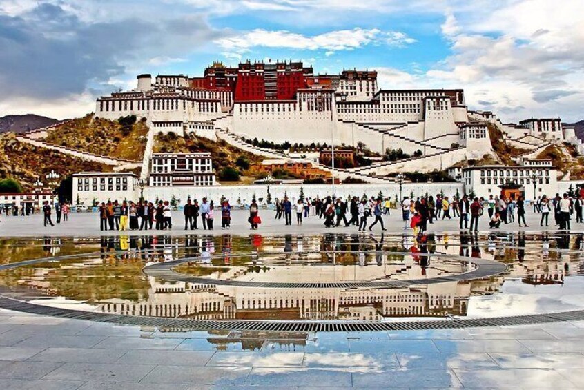 3-Day Private Tibet Tour from Qingdao: Lhasa, Yamdrok Lake and Khampa La Pass