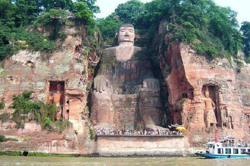 Private 2-Day Leshan Giant Buddha and Mt. Emei Tour from Zhuhai