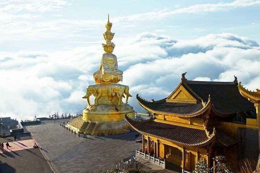 Private 2-Day Leshan Giant Buddha and Mt. Emei Tour from Zhuhai