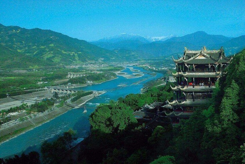 Private Qingcheng Mountain and Dujiangyan Irrigation System Tour from Hangzhou