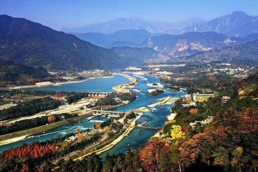 Private Qingcheng Mountain and Dujiangyan Irrigation System Tour from Hangzhou