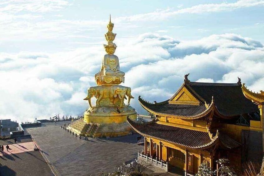 Private 2-Day Leshan Giant Buddha and Mt. Emei Tour from Guilin