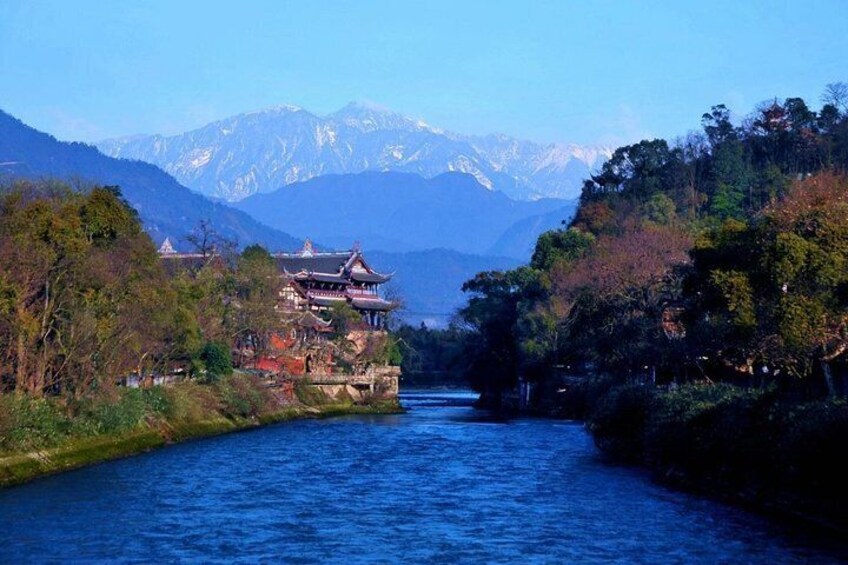 Private Qingcheng Mountain and Dujiangyan Irrigation System Tour from Nanjing