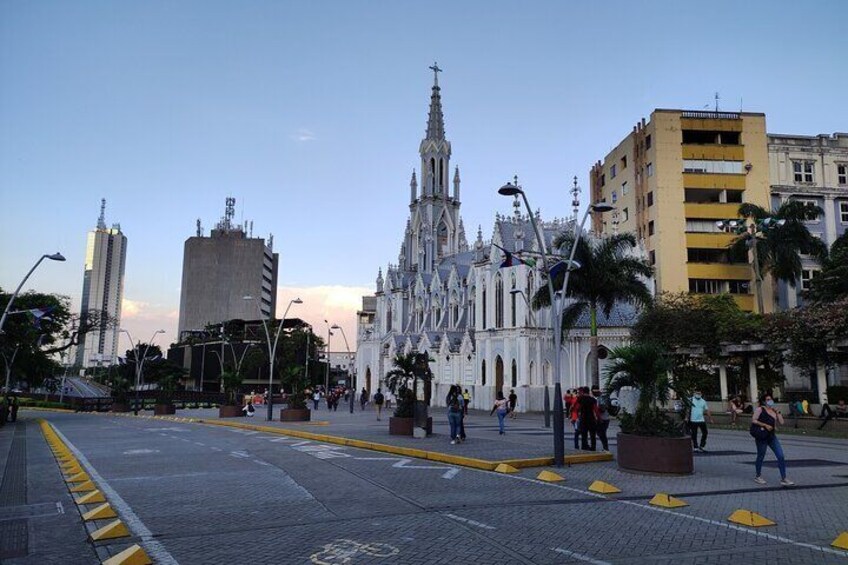 Cristo Rey, Tertulia Museum and Downtown Cali City Tour