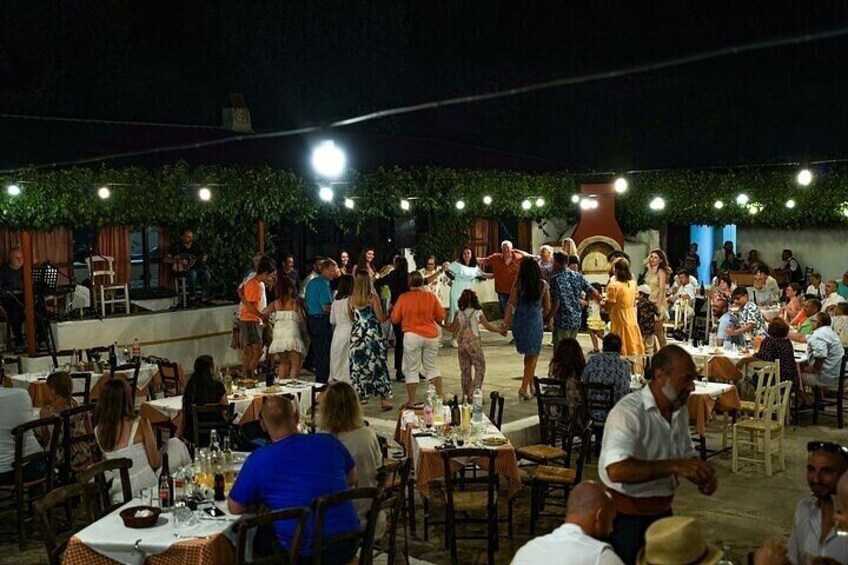 CRETAN EVENING with Show and Dancing, Food and Drinks