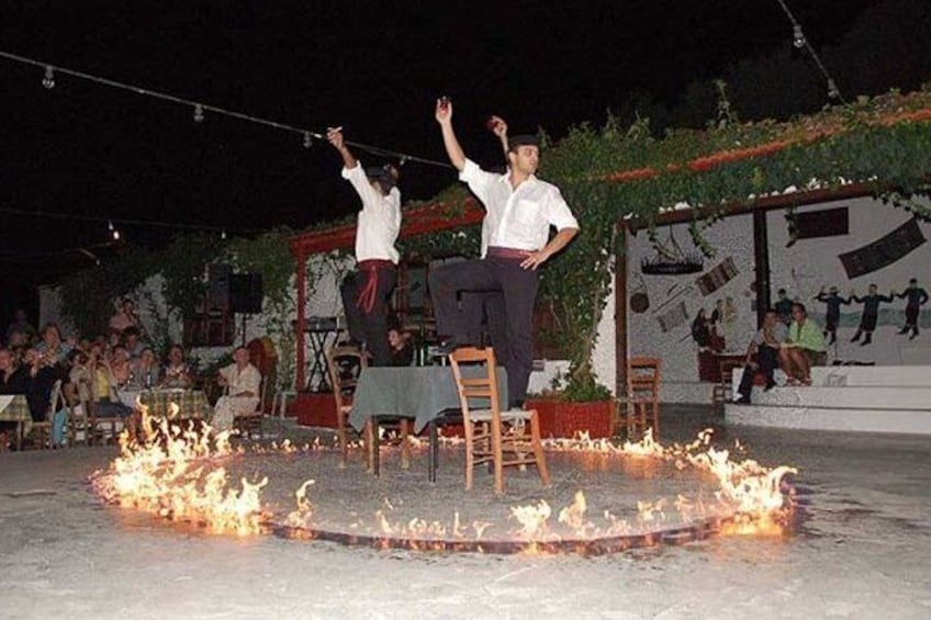 Cretan Evening with show and dancing, food and drinks