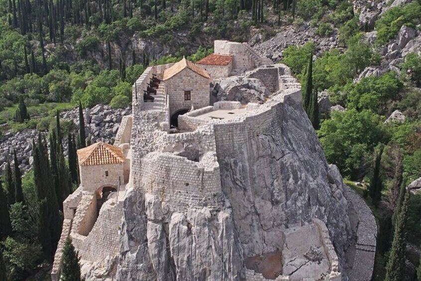 Konavle and Falcon Fortress: A Half-Day Tour with Lunch
