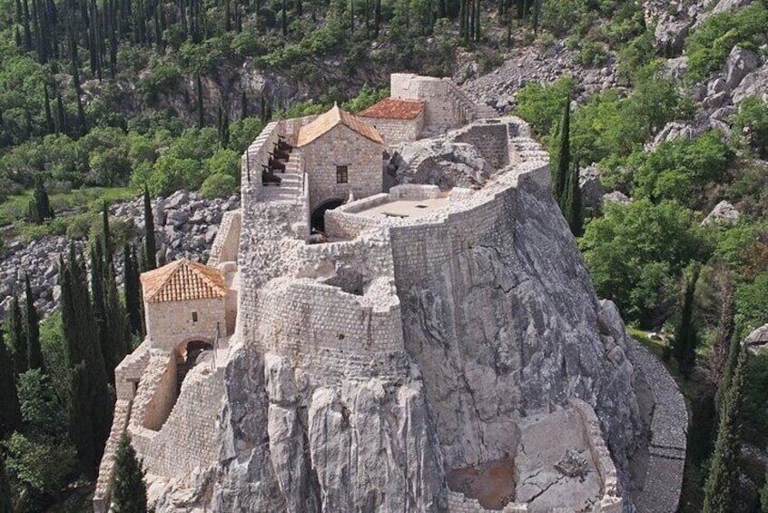 Konavle and Falcon Fortress: A Half-Day Tour with Lunch