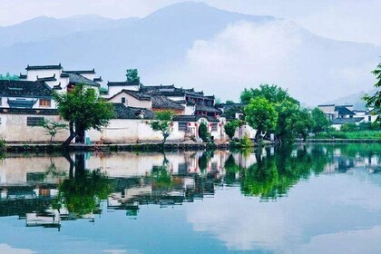 2-Day Private Trip to Huangshan Mountain and Hongcun Village from Beijing