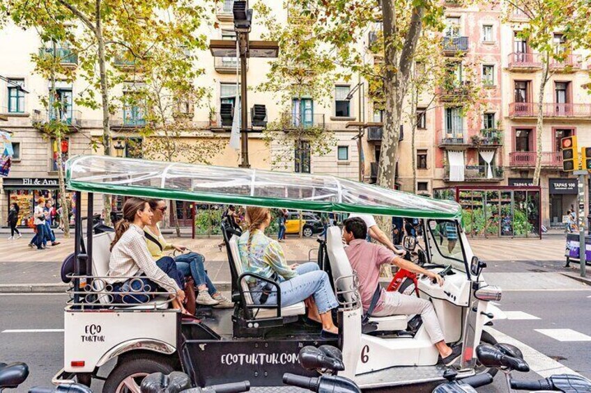 Historical Tour of Barcelona in Private Electric Tuk-Tuk