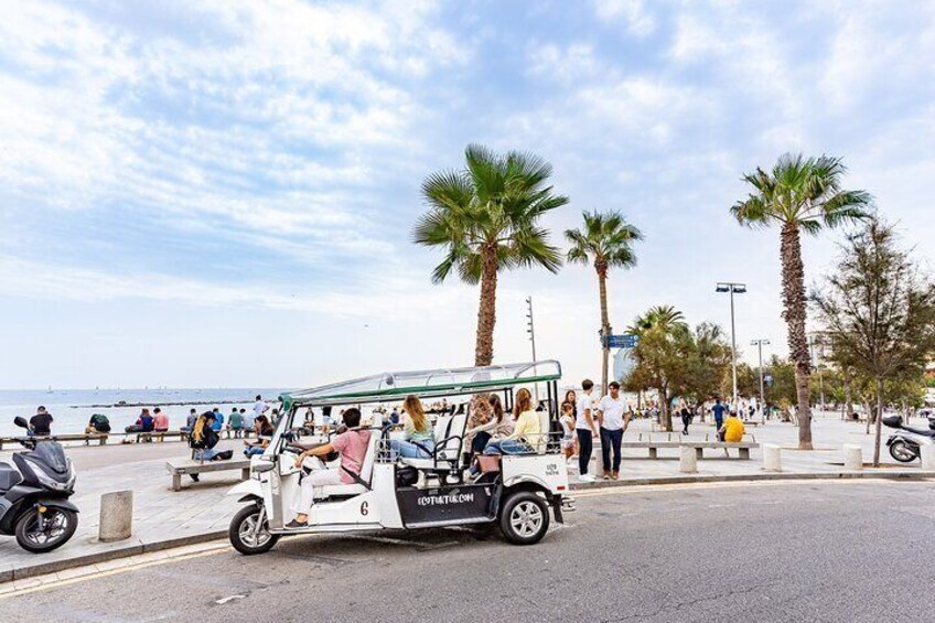 Historical Tour of Barcelona in Private Electric Tuk-Tuk