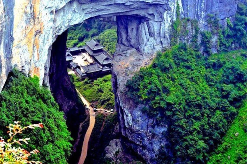 1-Day Private Tour: Wulong Tiankeng Three Bridges and Fairy Mountain