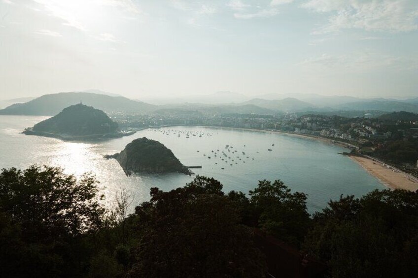 San Sebastian SIGHTSEEING and PINTXOS - Private Cultural & Gastronomic Adventure