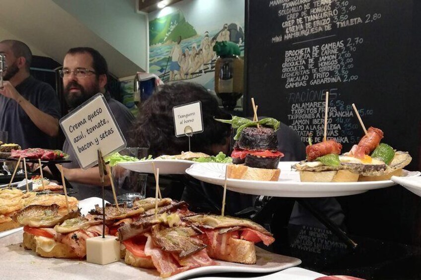 San Sebastian SIGHTSEEING and PINTXOS - Private Cultural & Gastronomic Adventure