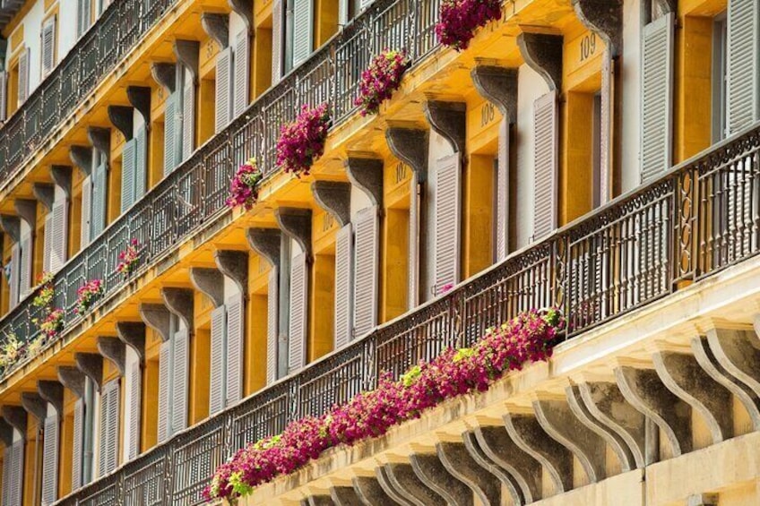 San Sebastian SIGHTSEEING and PINTXOS - Private Cultural & Gastronomic Adventure