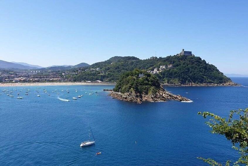 San Sebastian SIGHTSEEING and PINTXOS - Private Cultural & Gastronomic Adventure