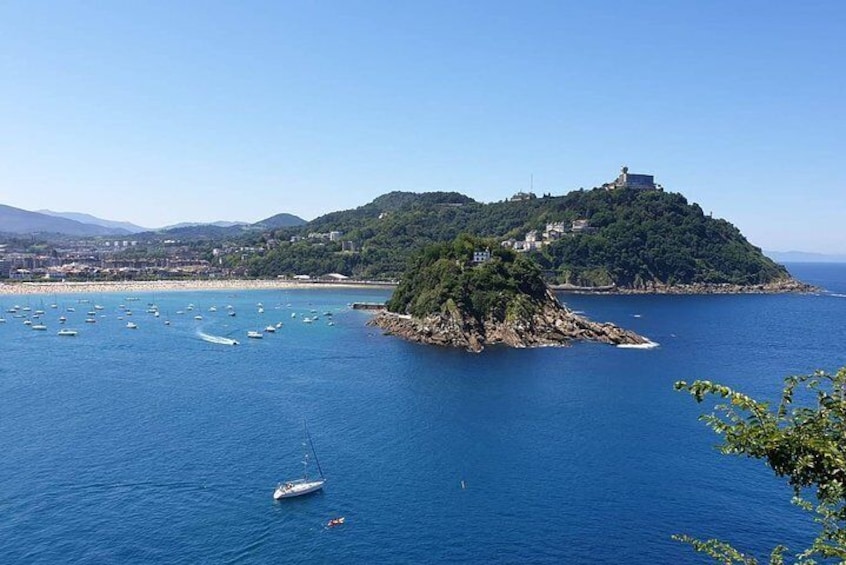 San Sebastian SIGHTSEEING and PINTXOS - Private Cultural & Gastronomic Adventure