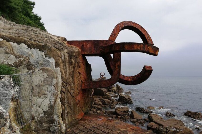 San Sebastian SIGHTSEEING and PINTXOS - Private Cultural & Gastronomic Adventure