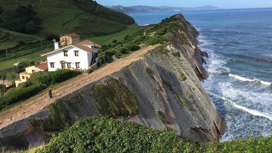 CLIFFS, GRILLED FISH and TXAKOLI WINE - Private Gastronomic Adventure