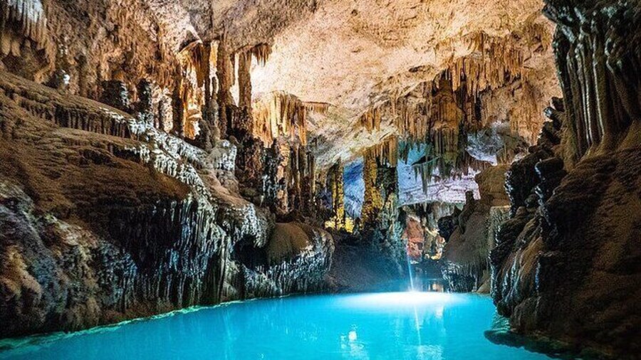 Sightseeing all-inclusive Small Group Tour to Jeita Grotto, Harissa and Byblos