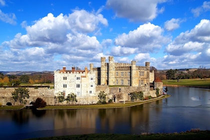 Small Group Leeds Castle, Canterbury, Dover & Greenwich with River Cruise