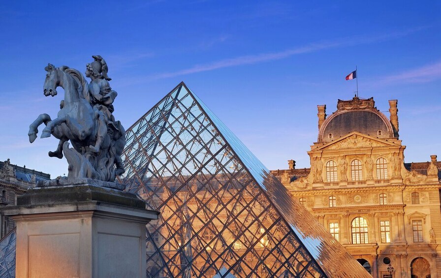 Paris Day Trip from London with Optional Lunch Cruise on River Seine