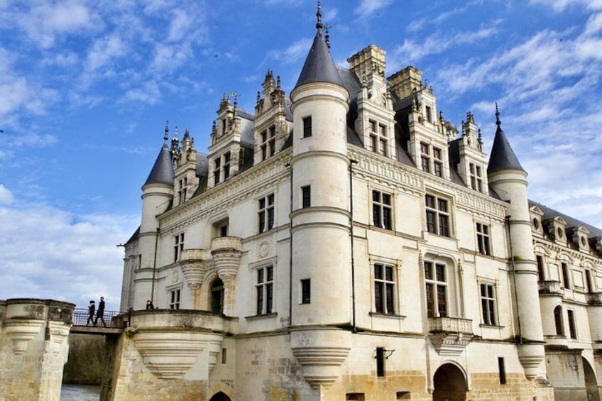 Loire Valley Castles and Wine Small-Group Day Trip from Paris