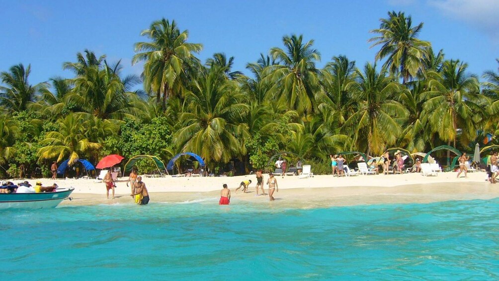 beachgoers enjoying the sunny weather in San Andres