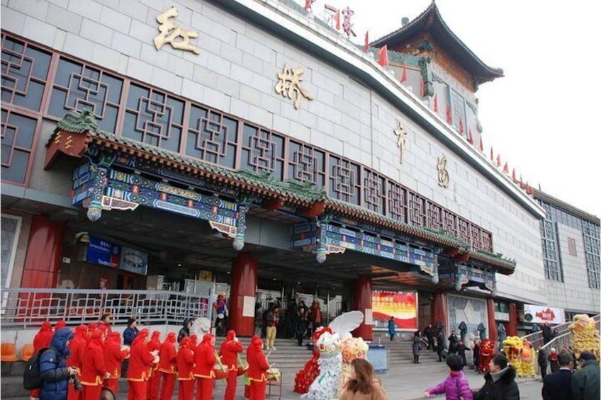 Half Day Tour to Free Market Shopping, Kungfu Show and Peking Duck dinner