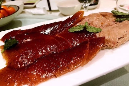 Half Day Tour to Free Market Shopping, Kungfu Show and Peking Duck dinner