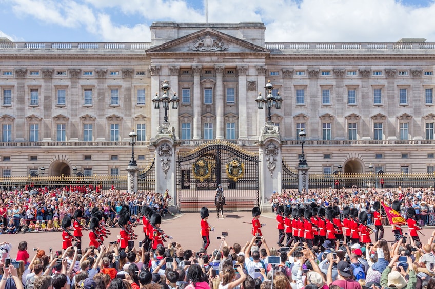 St Paul's Cathedral & Changing of the Guard Tour