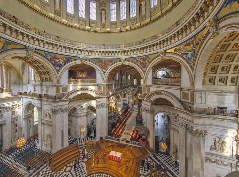 St Paul's Cathedral & Changing of the Guard Tour