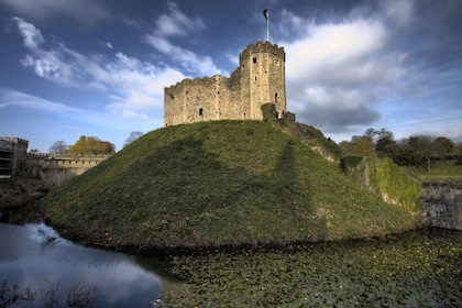 Treinreis naar Cardiff met Open Top Bus Tour en toegang tot Cardiff Castle