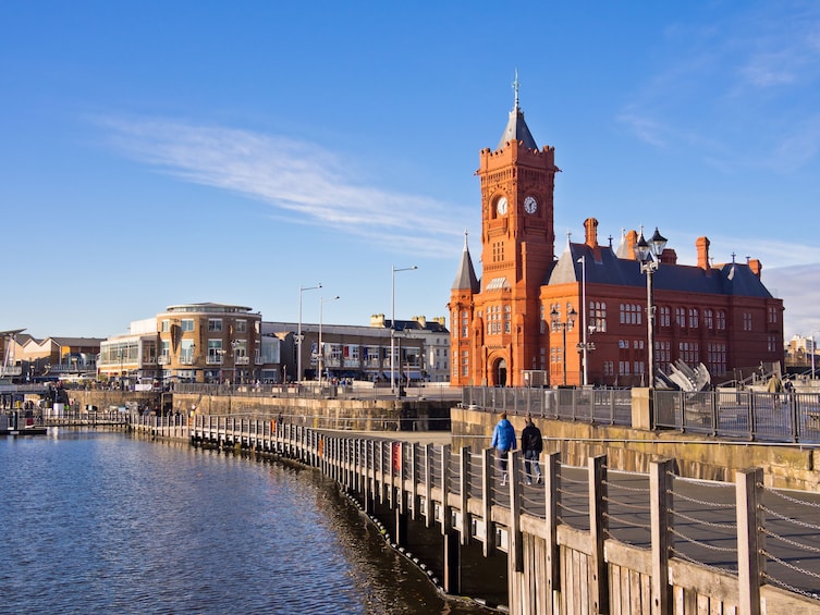 Day Trip to Cardiff via Train with Hop-On Hop-Off Bus Tour