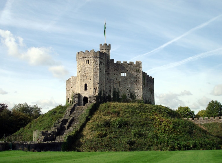 Day Trip to Cardiff via Train with Hop-On Hop-Off Bus Tour