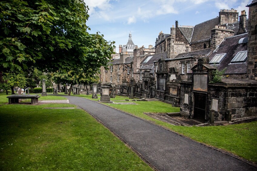 Edinburgh: Darkside Horror Walk Self-Guided Tour