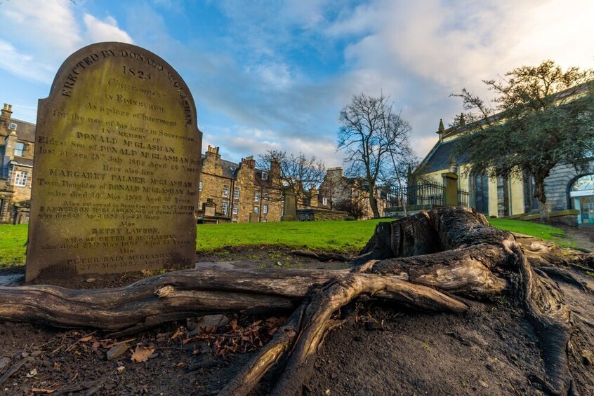 Edinburgh: Darkside Horror Walk Self-Guided Tour