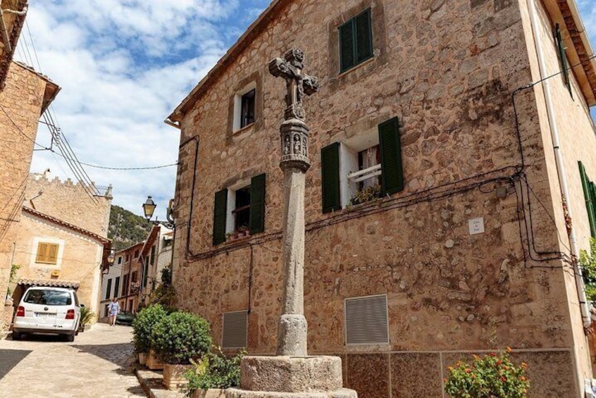 Visit two of the most beautiful villages of Mallorca on a private tour