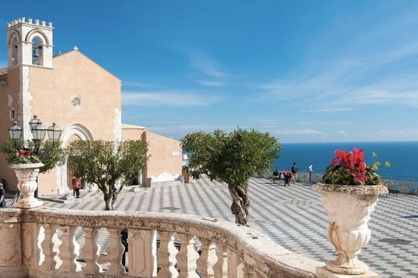 Taormina, Piazza IX Aprile