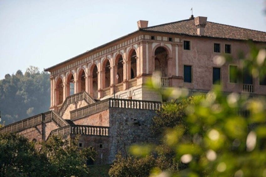 Villa dei Vescovi, a Renaissance villa located on the Euganean hill. Art, beauty, history and good wine.