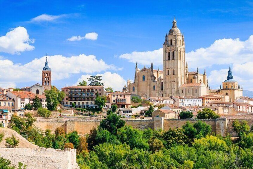 From Madrid: Full Day Trip to Toledo and Segovia