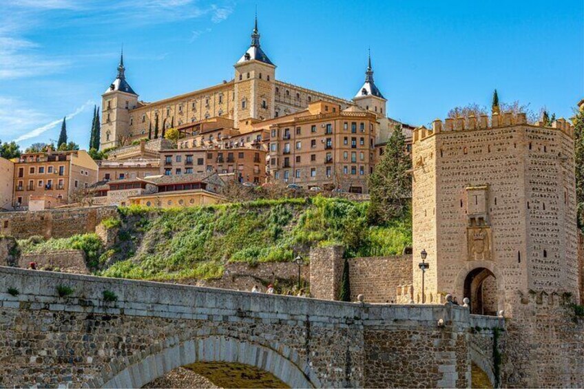 From Madrid: Full Day Trip to Toledo and Segovia