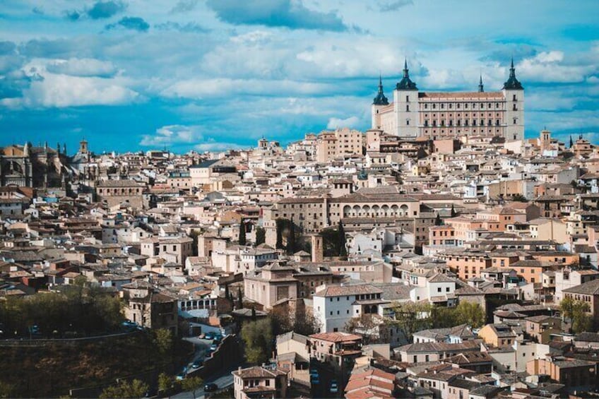 From Madrid: Full Day Trip to Toledo and Segovia